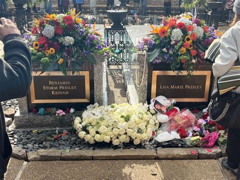lisa marie presley grave above ground
